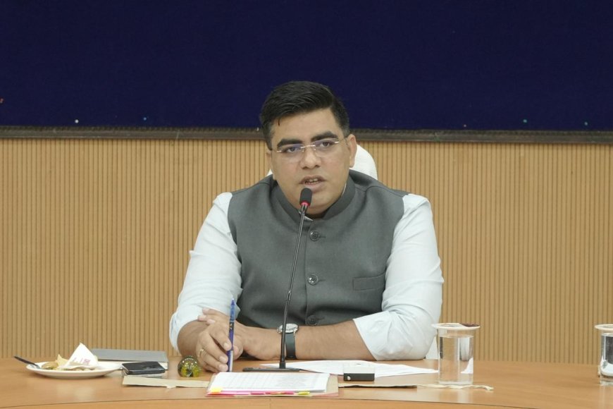 शासन की योजनाओं के तहत युवाओं के लिए अधिक से अधिक ऋण स्वीकृत करें बैंक : कलेक्टर