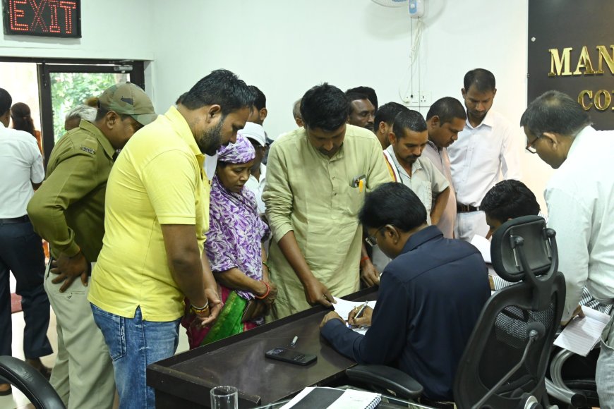 जनदर्शन में सुनी गयी लोगों की समस्याएं