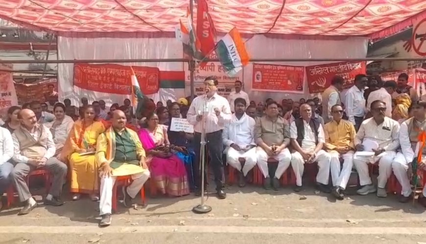 नए श्रम कानूनों के खिलाफ देशव्यापी हड़ताल बिलासपुर में जोरदार प्रदर्शन, नेहरू चौक पर गूंजे विरोध के नारे