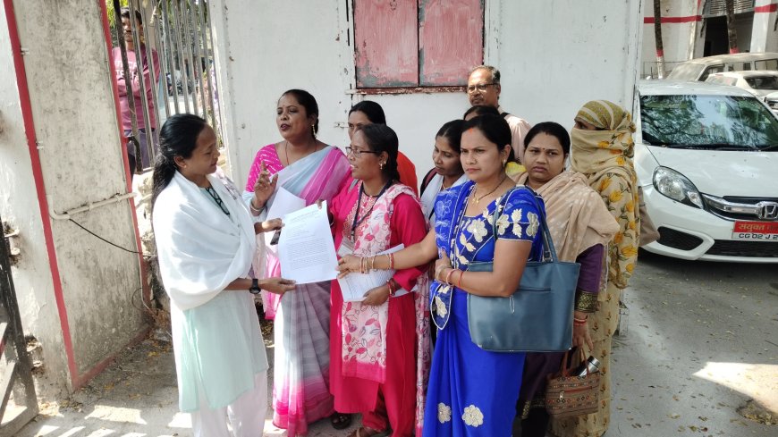 मितानिनों का हल्लाबोल सरकारी कर्मचारी का दर्जा और 10 हजार मानदेय की मांग, सीएम के नाम कलेक्टर को सौंपा ज्ञापन