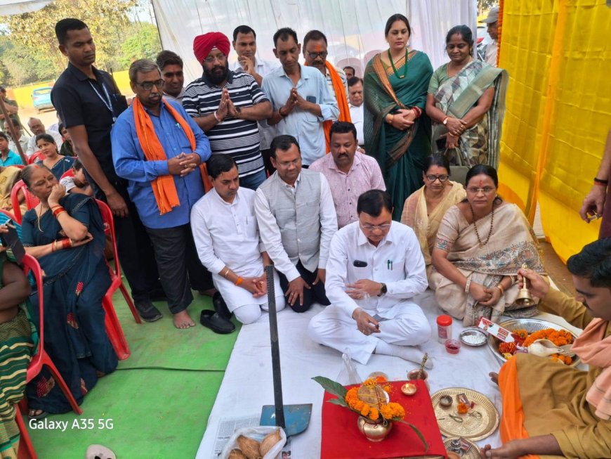 कोरबा के वार्ड क्र. 28 एवं 27 में होंगे 72 लाख रू. के नये विकास कार्य उद्योग मंत्री लखनलाल देवांगन एवं महापौर संजूदेवी राजपूत ने किया विकास कार्यो का भूमिपूजन