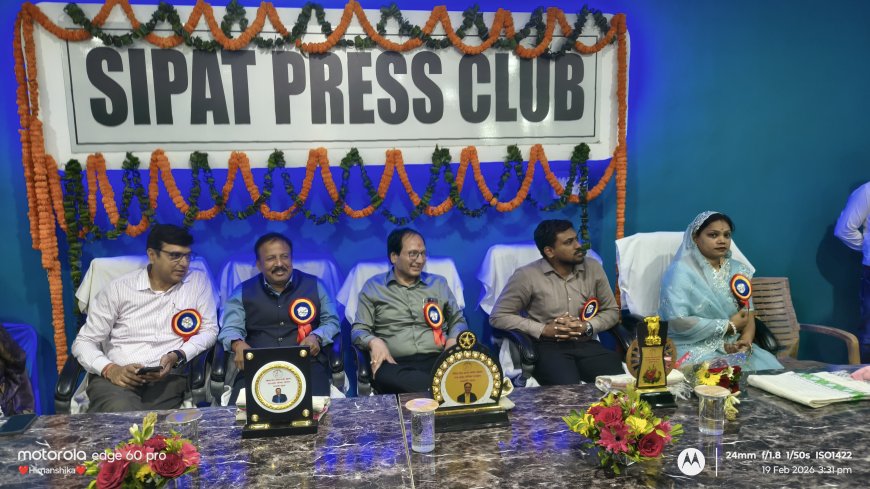 शहीद परिवार देश की आन-बान-शान:सीपत प्रेस क्लब शपथ ग्रहण में वीर सपूतों को नमन, भावुक हुआ माहौल...समाचार केवल कागज पर छपे शब्द नहीं होते, बल्कि समाज प्रतिबिंब होते हैं