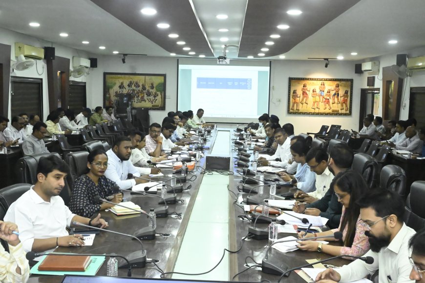 कलेक्टर संजय अग्रवाल की अध्यक्षता में टीएल बैठक सम्पन्न...गर्मी पूर्व पेयजल प्रबंधन, जनगणना की तैयारी और शिकायतों के त्वरित निराकरण पर विशेष जोर