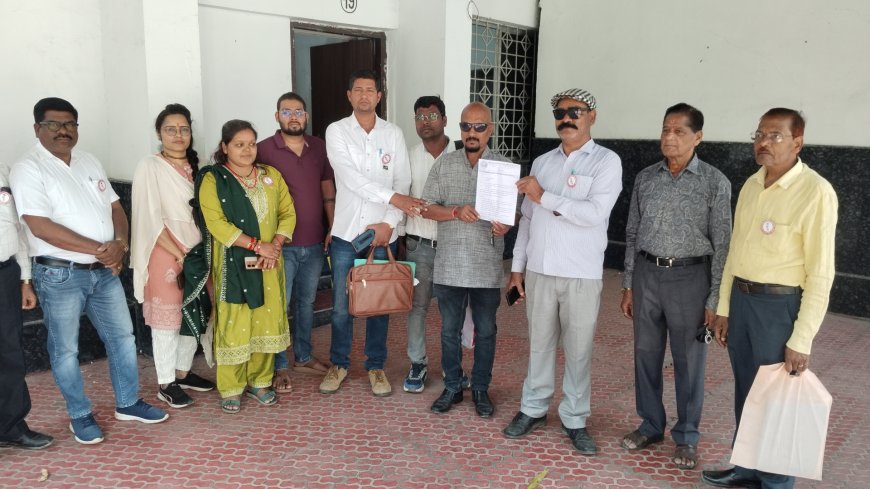 राष्ट्रीय मांग दिवस पर कर्मचारियों का लंच आवर प्रदर्शन, 10 सूत्रीय मांगों को लेकर पीएम के नाम सौंपा ज्ञापन