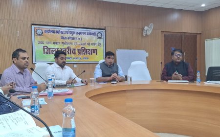 नगरीय चार्ज अधिकारियों का एक दिवसीय प्रशिक्षण हुआ आयोजित