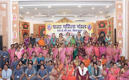 श्रद्धा महिला मंडल द्वारा महिला संविदा कर्मियों के साथ होली मिलन एवम् महिला दिवस के उत्सव का आयोजन