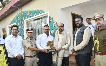 राज्यपाल रमेन डेका ने किया अचानकमार टाइगर रिजर्व का दौरा...जंगल सफारी का लिया आनंद, जनजातीय कला और प्राकृतिक सौंदर्य की सराहना...प्राकृतिक वातावरण में वन्य जीव के संरक्षण को किया प्रोत्साहित