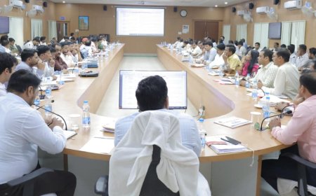 कलेक्टर कुणाल दुदावत ने ली समय-सीमा बैठक, विभागीय कार्यो की हुई गहन समीक्षा...पंचायतों में स्वीकृत नए आंगनबाड़ी भवनों के निर्माण में तेजी लाने के निर्देश