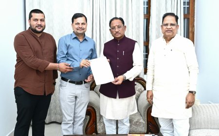 अयोध्या यात्रा: रामभक्त प्रवीण झा ने मुख्यमंत्री विष्णु देव साय को सौंपा आमंत्रण पत्र*