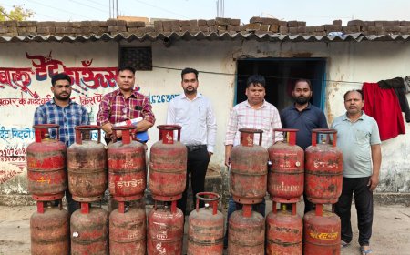 पवन जनरल स्टोर्स में छापामार कार्रवाई, 15 घरेलू गैस सिलेंडर जप्त