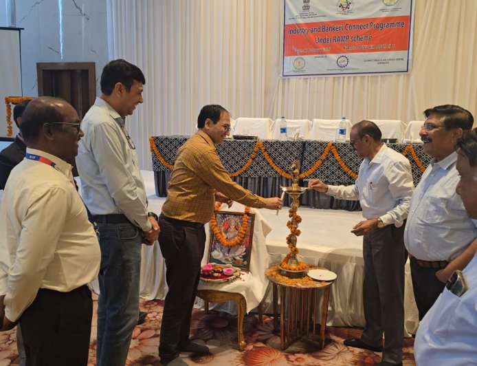 उद्योग–बैंकर संवाद कार्यशाला में समन्वय को नई दिशा...कलेक्टर की अध्यक्षता में एमएसएमई प्रकरणों की समीक्षा, लंबित मामलों के समयबद्ध निराकरण के निर्देश...युवाओं को स्वरोजगार एवं स्टार्टअप के लिए मिलेगा सशक्त मंच