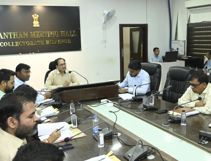 टीएल बैठक में कलेक्टर ने की विकास कार्यों की विस्तृत समीक्षा...बजट प्रावधानों पर तेजी से अमल, योजनाओं की प्रगति बढ़ाने के निर्देश