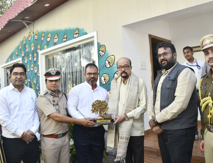 राज्यपाल रमेन डेका ने किया अचानकमार टाइगर रिजर्व का दौरा...जंगल सफारी का लिया आनंद, जनजातीय कला और प्राकृतिक सौंदर्य की सराहना...प्राकृतिक वातावरण में वन्य जीव के संरक्षण को किया प्रोत्साहित