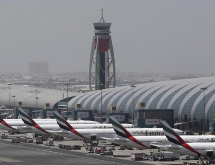 इजराइल-ईरान युद्ध LIVE: दुबई हवाई अड्डे के ऊपर धमाके की आवाज सुनाई देने की खबर है, लेकिन शहर के अधिकारियों ने किसी भी घटना से इनकार किया है।