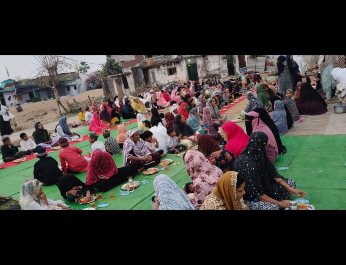 अठारह वें रोज़ के मौके पर रतनपुर, करैहा, पारा के मुस्लिम महिलाओं के द्वारा रोगे इफ्तार का पार्टी रखा गया
