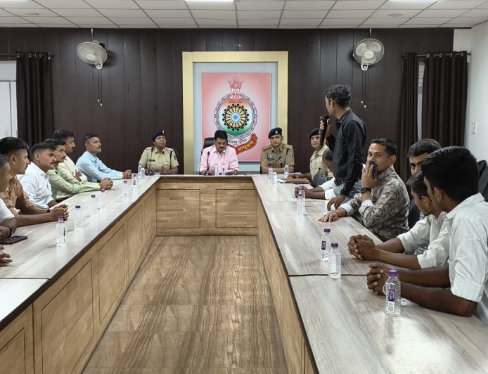 एक भारत श्रेष्ठ भारत के तहत बिलासपुर पहुंची गुजरात पुलिस की टीम,20 दिन तक करेंगे पुलिसिंग का अध्ययन