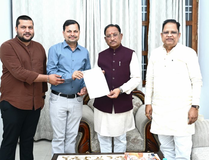 अयोध्या यात्रा: रामभक्त प्रवीण झा ने मुख्यमंत्री विष्णु देव साय को सौंपा आमंत्रण पत्र*