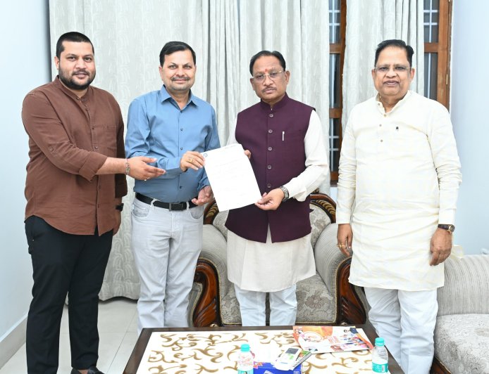 अयोध्या यात्रा के लिए रामभक्त प्रवीण झा ने मुख्यमंत्री विष्णुदेव साय को सौंपा आमंत्रण, विधायक अमर अग्रवाल के नेतृत्व में सीएम आवास में मुलाकात