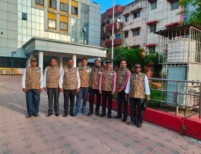 नेहरू चौक में पूर्व सीआरपीएफ जवानों ने विधायक रामकुमार टोप्पो का किया स्वागत