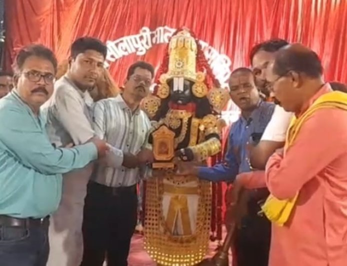 सिरगिट्टी सोलापुरी माता पूजा में 7 स्टार्स म्यूजिकल ग्रुप के डायरेक्टर-सिंगर राकेश रोशन शाह सम्मानित