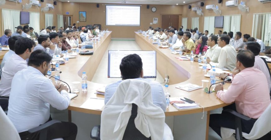 कलेक्टर कुणाल दुदावत ने ली समय-सीमा बैठक, विभागीय कार्यो की हुई गहन समीक्षा...पंचायतों में स्वीकृत नए आंगनबाड़ी भवनों के निर्माण में तेजी लाने के निर्देश