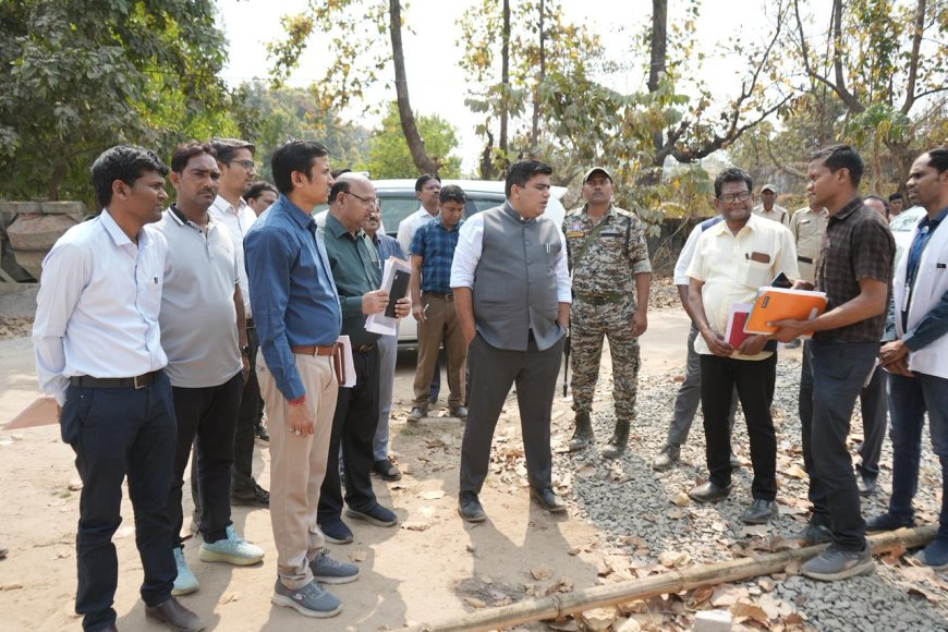 कलेक्टर ने निर्माणाधीन भवनों का किया निरीक्षण, ठेकेदार को नोटिस जारी करने के दिए निर्देश...गुणवत्तापूर्ण कार्य करने के निर्देश, धीमी प्रगति पर जताई नाराजगी