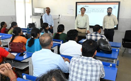 कलेक्टर ने जनगणना प्रशिक्षण का किया निरीक्षण, गुणवत्ता पर दिया जोर...जनगणना कार्य में त्रुटि न हो : कलेक्टर संजय अग्रवाल