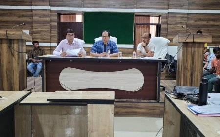 तखतपुर जनपद में विकास कार्यों की समीक्षा, योजनाओं के क्रियान्वयन में तेजी लाने कलेक्टर ने दिए निर्देश