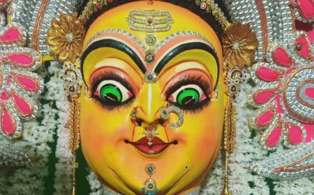 श्री सोलापुरी माता जी की भव्य शोभा यात्रा के साथ नगर परिक्रमा, गणेश नगर नयापारा चौक में भक्तों के द्वारा स्वागत