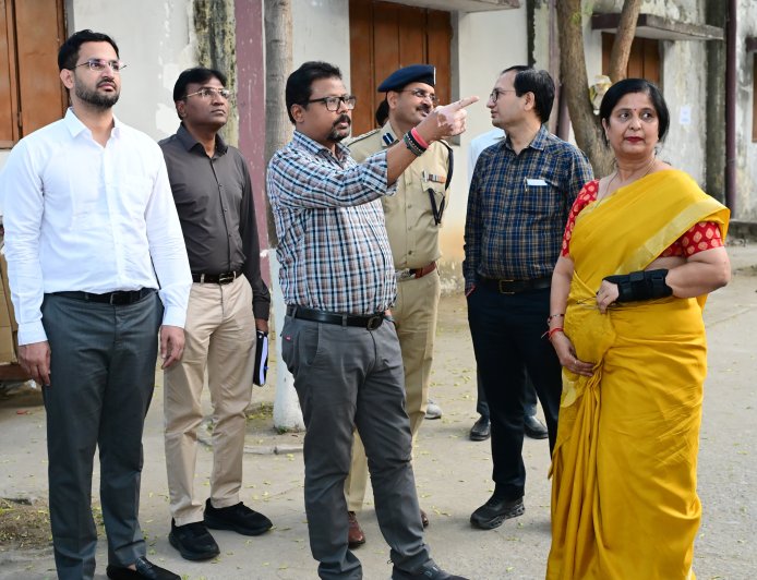 अतिरिक्त मुख्य सचिव मनोज पिंगुआ ने किया पीएम स्कूल का निरीक्षण...वोकेशनल ट्रेड को बढ़ावा देने दिए निर्देश