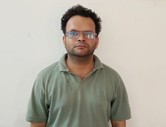 विदेशी निवेश के नाम पर 3.13 करोड़ की ठगी का पर्दाफाश, आरोपी गिरफ्तार...ठगी में इस्तेमाल Thar, Venue सहित मोबाइल, टैबलेट व लैपटॉप जप्त