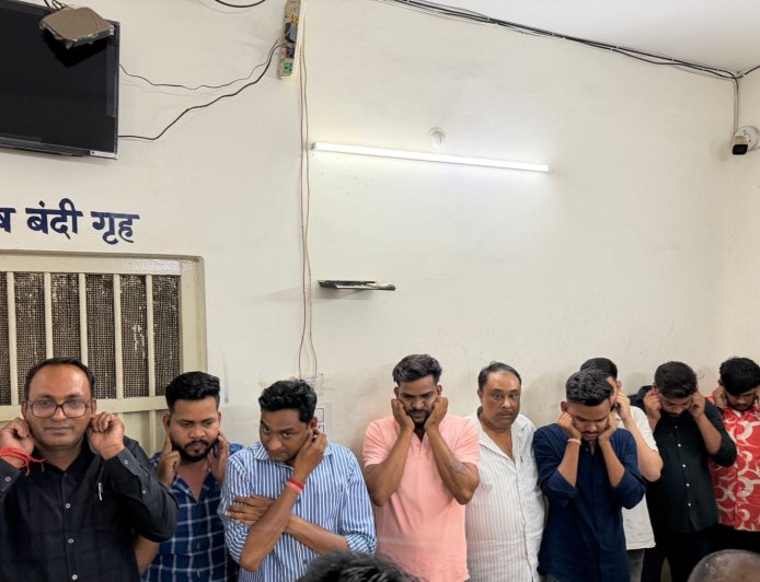 नेहरू नगर में जुआ फड़ पर छापा 9 गिरफ्तार, बीएमडब्ल्यू-थार समेत 45.84 लाख की संपत्ति जब्त