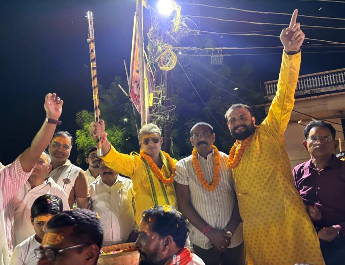 भगवान परशुराम शोभायात्रा का रामसेतु पर भव्य स्वागत, आतिशबाजी व शरबत वितरण से गूंजा माहौल