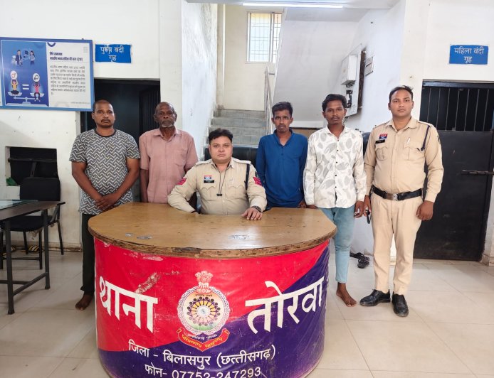 ई-रिक्शा विवाद में मारपीट व जान से मारने की धमकी देने वाले 4 आरोपी गिरफ्तार,स्थायी वारंटी भी पकड़ा गया