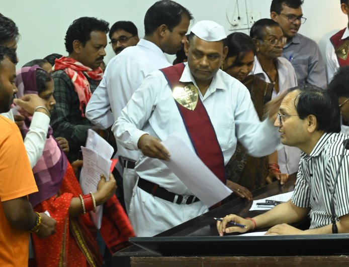 कलेक्टर ने जनदर्शन में सुनी आमलोगों की समस्याएं...संबंधित अधिकारियों को त्वरित कार्यवाही के निर्देश