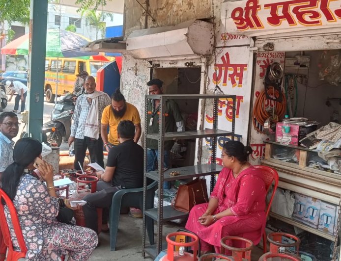 सीपत चौक में गैस सिलेंडरों का अवैध भंडारण उजागर, 54 सिलेंडर जब्त...कलेक्टर के निर्देश पर ताबड़तोड़ कार्रवाई...गैस रिफिलिंग का गोरखधंधा पकड़ा गया