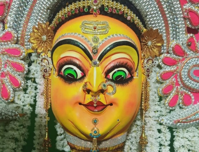 श्री सोलापुरी माता जी की भव्य शोभा यात्रा के साथ नगर परिक्रमा, गणेश नगर नयापारा चौक में भक्तों के द्वारा स्वागत