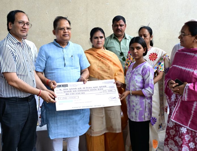 विधायक अमर अग्रवाल ने किया जन समस्या निवारण शिविर का शुभारंभ, अधिकांश आवेदनों का मौके पर समाधान...लखीराम ऑडिटोरियम में लगा जन समस्या निवारण शिविर, हितग्राहियों को मिली त्वरित राहत