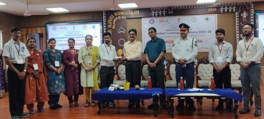 अटल बिहारी वाजपेई विश्वविद्यालय बिलासपुर में यातायात जागरूकता पाठशाला का आयोजन,सड़क सुरक्षा से संबंधित विभिन्न विषयों पर दी गई जानकारी