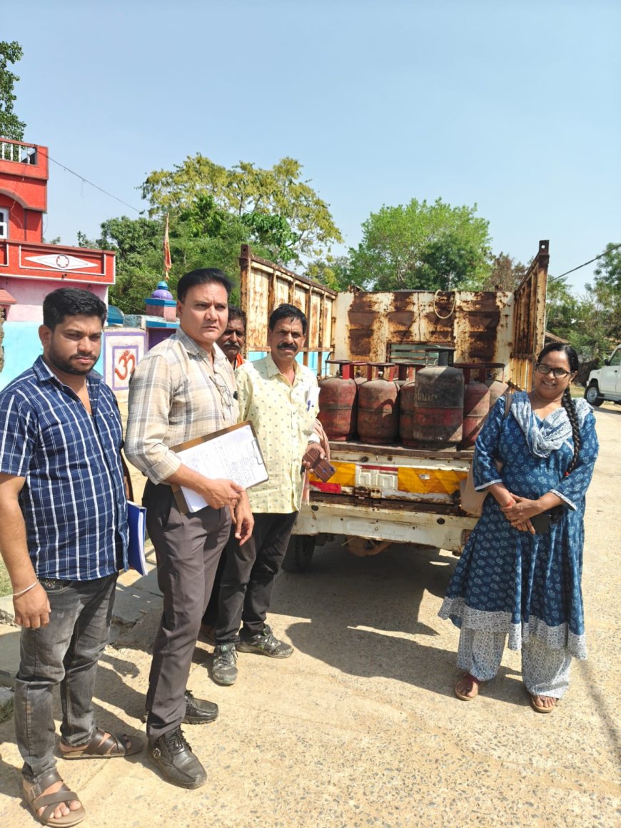 खाद्य विभाग की कार्रवाई : फरसवानी और बीरतराई में अनधिकृत गैस सिलेंडर भंडारण पकड़ा गया, कुल 20 सिलेंडर जप्त