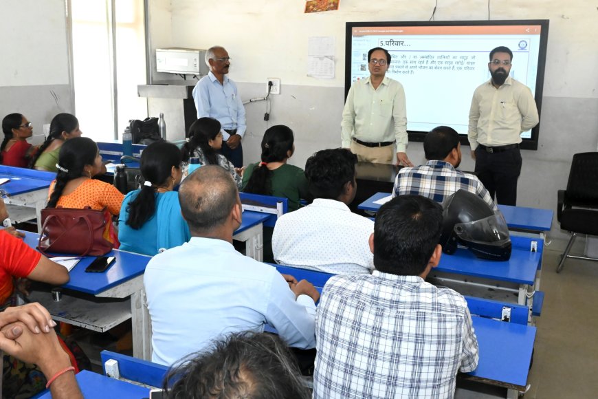 कलेक्टर ने जनगणना प्रशिक्षण का किया निरीक्षण, गुणवत्ता पर दिया जोर...जनगणना कार्य में त्रुटि न हो : कलेक्टर संजय अग्रवाल
