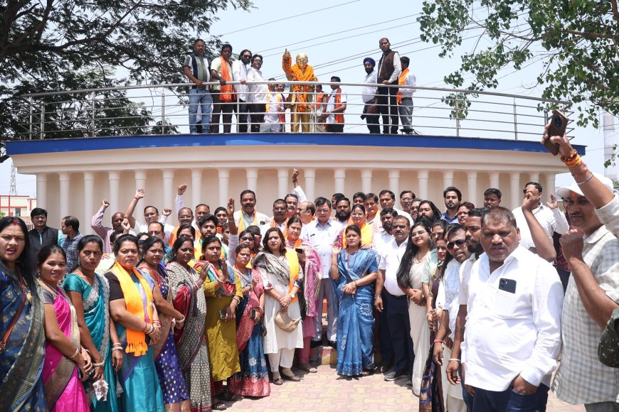 डॉ. भीमराव आंबेडकर जयंती पर मंत्री लखनलाल देवांगन ने अर्पित की पुष्पांजलि, विचारों को जीवन में उतारने का किया आह्वान