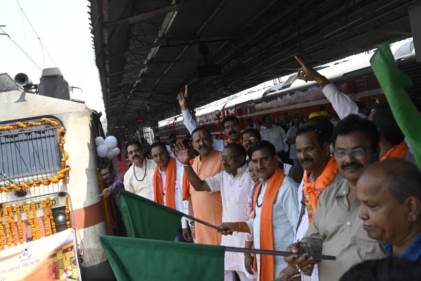 श्री रामलला दर्शन के लिए श्रद्धालु अयोध्या धाम के लिए रवाना...आस्था स्पेशल ट्रेन से बिलासपुर संभाग के 850 श्रद्धालुओं ने शुरू की यात्रा...केंद्रीय राज्य मंत्री तोखन साहू ने दिखाई हरी झंडी