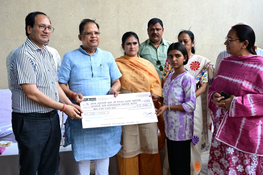 विधायक अमर अग्रवाल ने किया जन समस्या निवारण शिविर का शुभारंभ, अधिकांश आवेदनों का मौके पर समाधान...लखीराम ऑडिटोरियम में लगा जन समस्या निवारण शिविर, हितग्राहियों को मिली त्वरित राहत