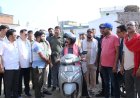 स्कूटी पर सवार उप मुख्यमंत्री अरुण साव का लोरमी दौरा,विकास कार्यों का लिया जायजा