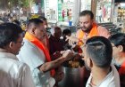 बंगाल जीत पर बिलासपुर में अनोखा जश्न भाजपा कार्यकर्ताओं ने बांटी झालमुड़ी, बाजे-गाजे के साथ मनाई खुशी