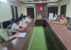 “सजग कोरबा – सतर्क कोरबा” अभियान के तहत सर्राफा व्यापारियों की सुरक्षा को लेकर कोरबा पुलिस की अहम बैठक..SP सिद्धार्थ तिवारी के निर्देशन में व्यापारिक प्रतिष्ठानों की सुरक्षा व्यवस्था मजबूत करने जारी हुए दिशा-निर्देश...सर्राफा दुकानों और गोल्ड लोन कंपनियों में CCTV कैमरे, सुरक्षा गार्ड एवं रिकॉर्ड संधारण अनिवार्य करने पर जोर...संदिग्ध गतिविधियों की तत्काल सूचना तत्काल पुलिस को देने व्यापारियों से की गई अपील
