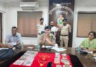 महासमुंद पुलिस की बड़ी सफलता शातिर चोर गिरफ्तार, 32 लाख से अधिक के जेवर बरामद