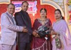 वर-वधु को 100वां हेलमेट भेंट, गुप्ता समाज ने बनाया नया कीर्तिमान