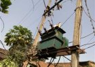 ट्रांसफार्मर खराब होने से गांव अंधेरे में डूबा,भीषण गर्मी में ग्रामीणों का हाल बेहाल...सरपंच और जनप्रतिनिधियों पर ग्रामीणों का फुटा ग़ुस्सा